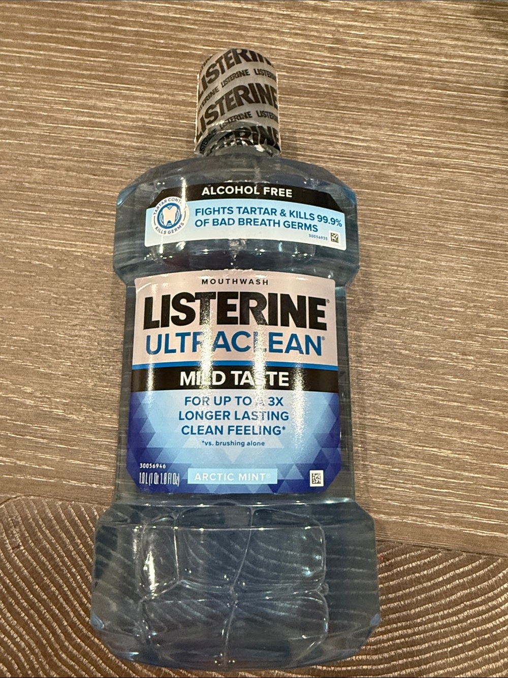 NWT Listerine Ultraclean Mouthwash mild taste Arctic Mint flavor, 1 liter.